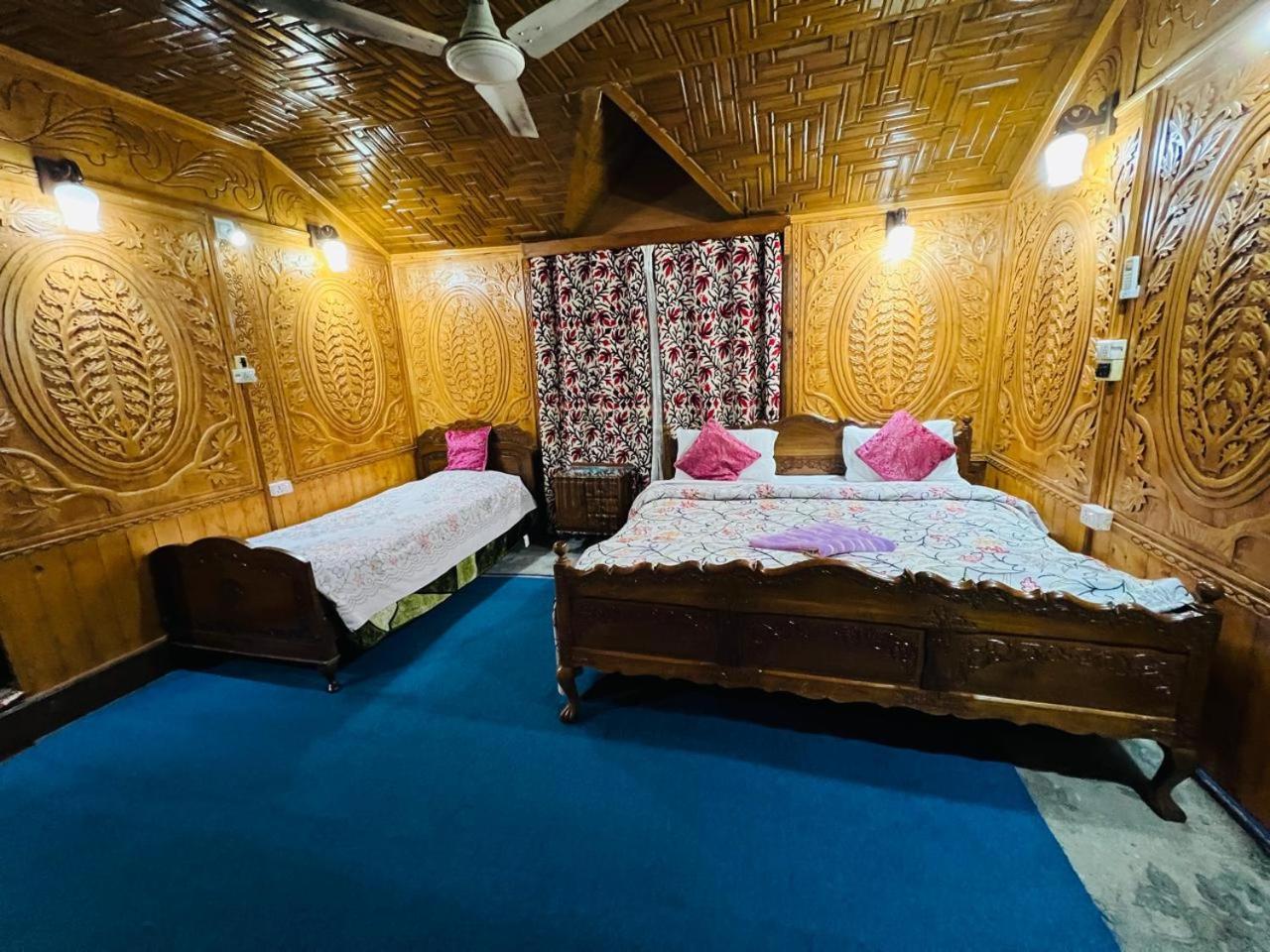 Houseboat Young Snow View Front Line Dal Lake ศรีนาการ์ ห้อง รูปภาพ